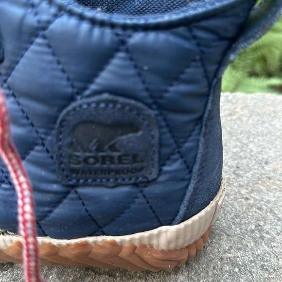 Sorel out and about quilted navy boots. Women’s 7 1/2. - Picture 3 of 12